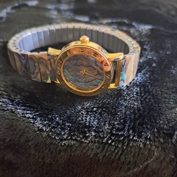 2 beautiful watches - Picture 1 of 7